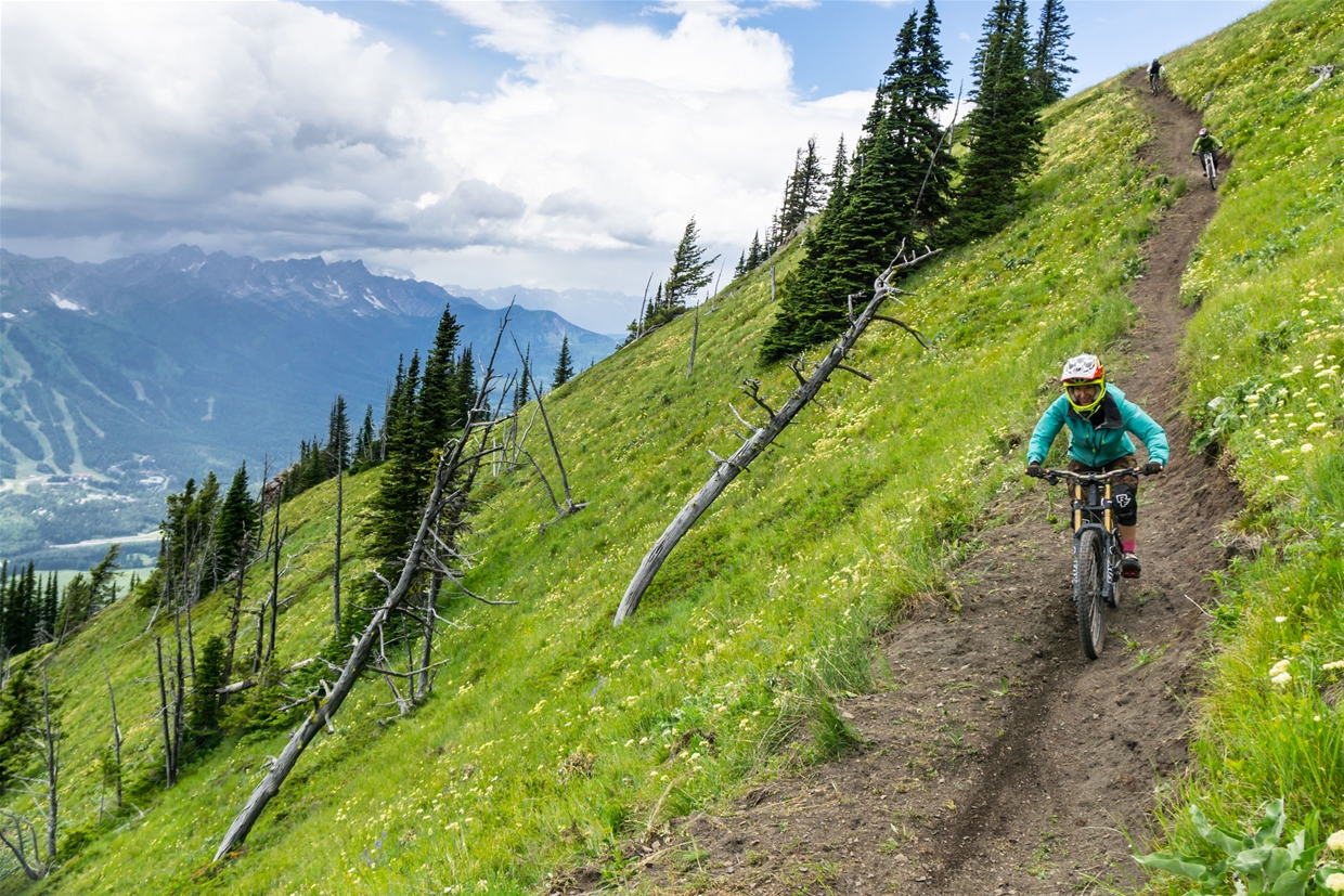 6.5km, over 3,500 vertical feet 