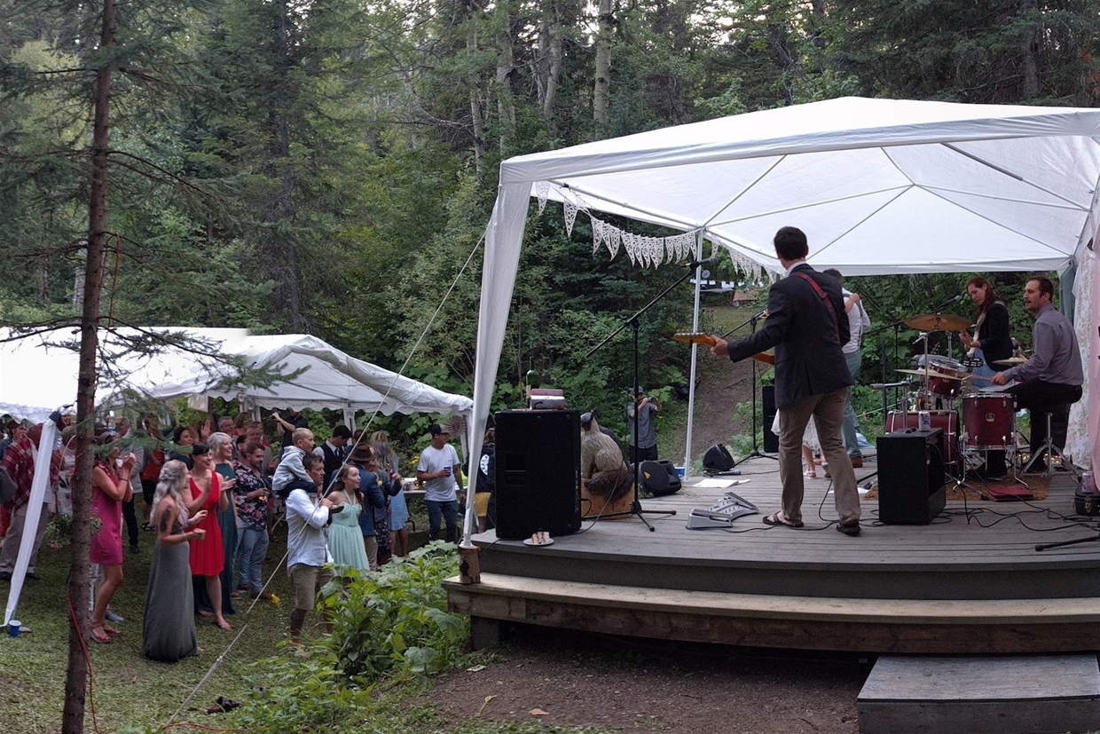 Enjoy entertainment on site with your guests