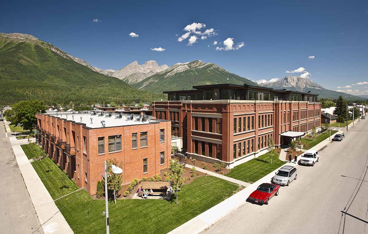 901 Fernie