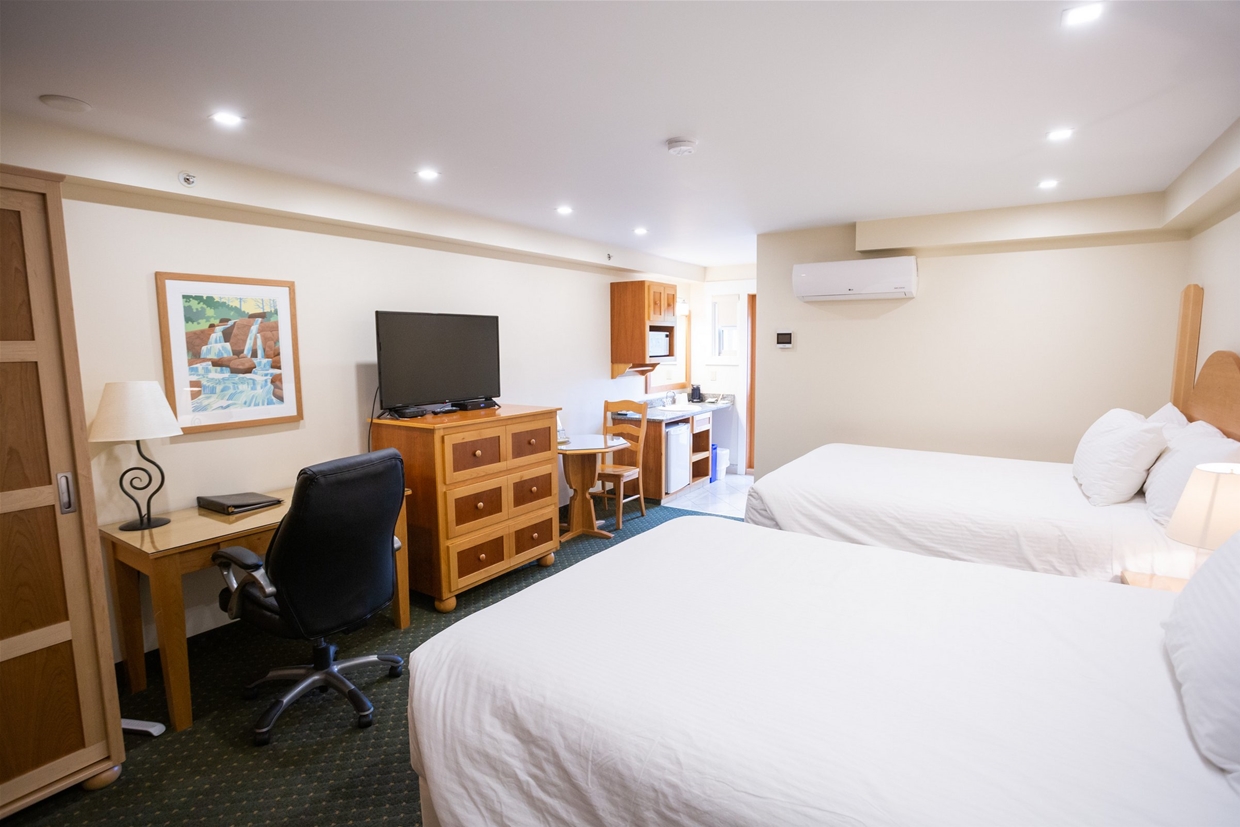 Deluxe Guest Room 2 Queen Beds Park Place Lodge