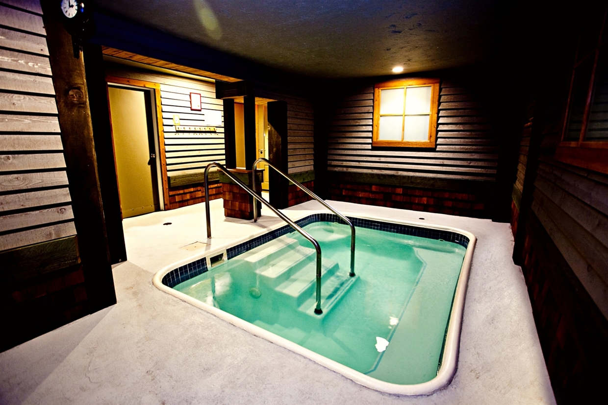 Red Tree Lodge. Fernie, BC