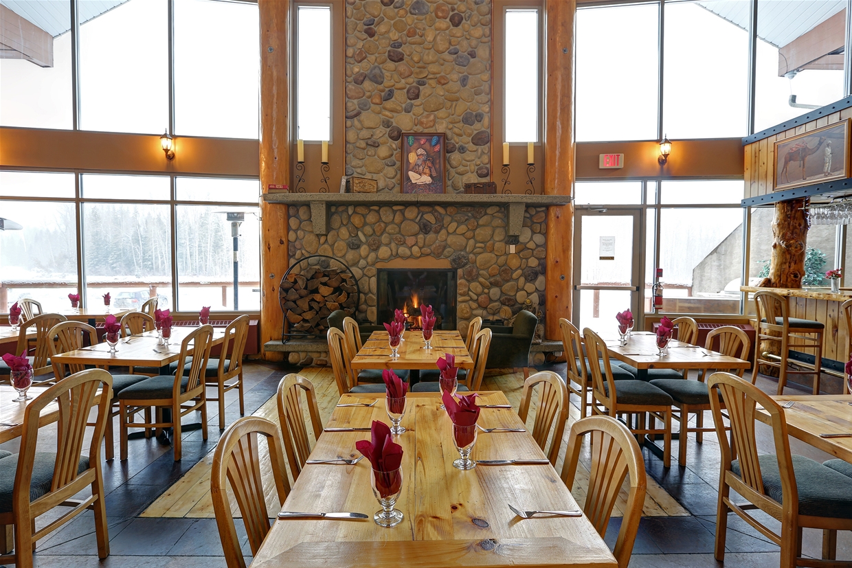 Stanford Resort Breakfast Room